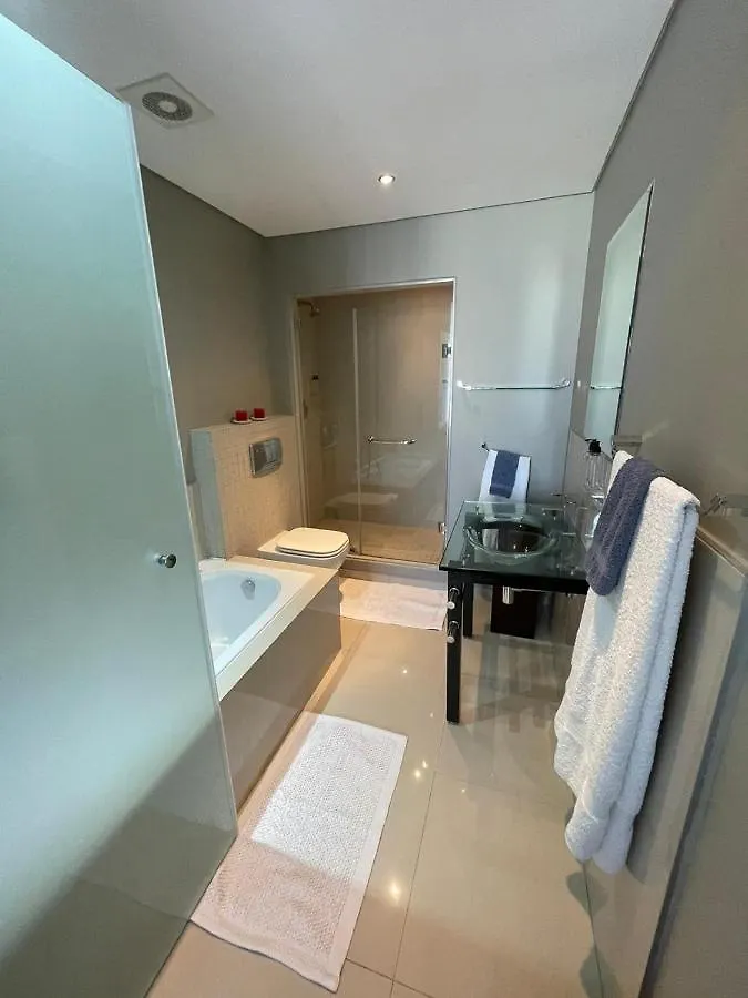 Infinity Self Catering Beachfront Apartment 302 Κέιπ Τάουν