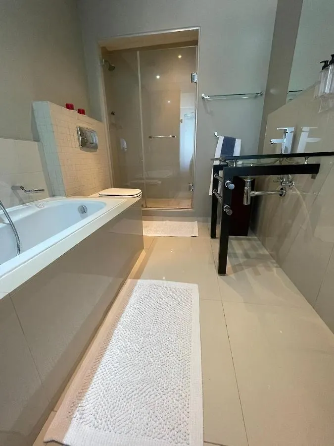 Infinity Self Catering Beachfront Apartment 302 Κέιπ Τάουν